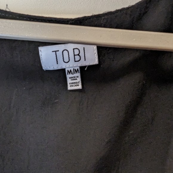 Tobi Crop Top Scalloped Edges and Cut Outs - Picture 6 of 11